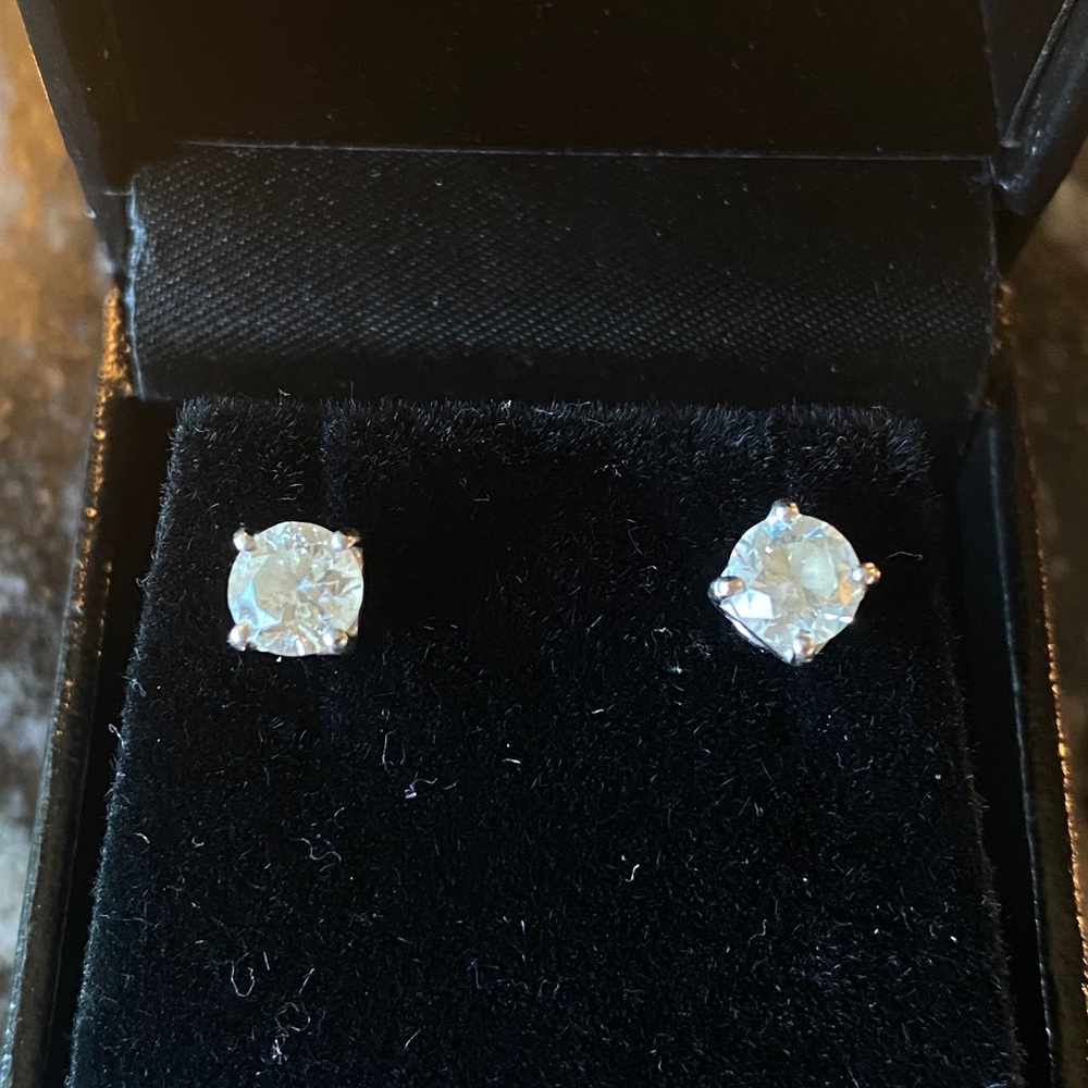 Stud diamond earrings 1.20 carat 14k White gold
